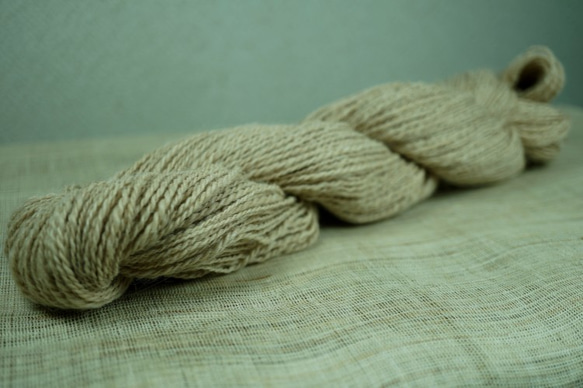 アルパカ100%双糸(手紡ぎ糸)ベージュ 3枚目の画像
