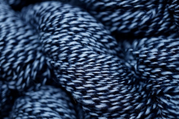 藍染風細糸(手紡ぎ糸)コリデール 2枚目の画像