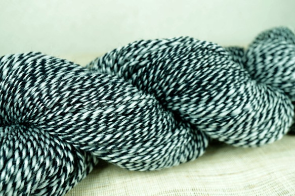 藍染風細糸(手紡ぎ糸)コリデール 5枚目の画像