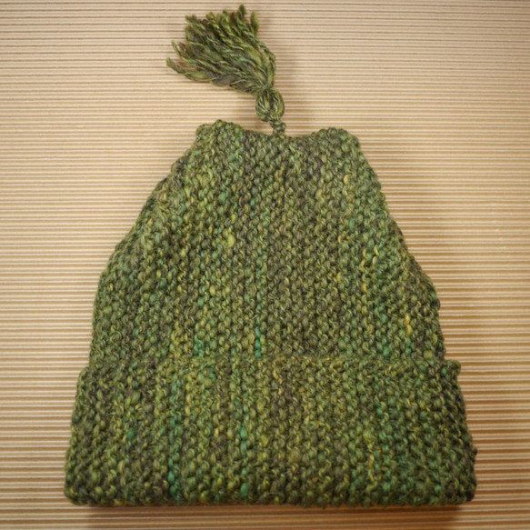手紡ぎ糸の帽子/秋色に変化を見せる緑をイメージして、ツイード風に。染色コリデールをMIX 3枚目の画像