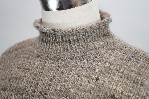 手紡ぎ糸のメンズセーター/様々なナチュラルカラーを楽しんで頂きたくて・・・ 1枚目の画像