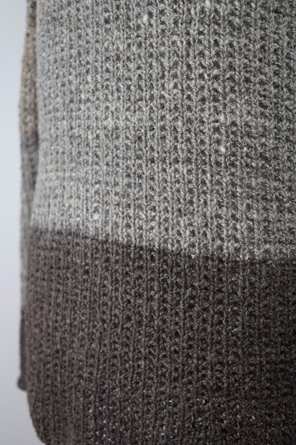 手紡ぎ糸のメンズセーター/様々なナチュラルカラーを楽しんで頂きたくて・・・ 8枚目の画像