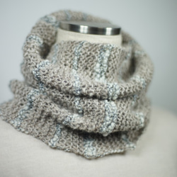 手紡ぎ糸のネックウォーマー&帽子/アルパカの柔らかな風合いにバブルヤーンでアクセントを 2枚目の画像