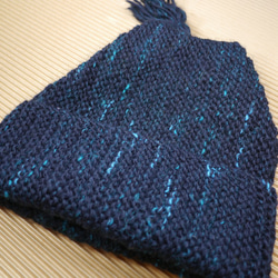 手紡ぎ糸の帽子/藍染め風に仕上げたくて、染色コリデールの濃紺をベースに、トルコブルーを散らしてツイード風に 2枚目の画像