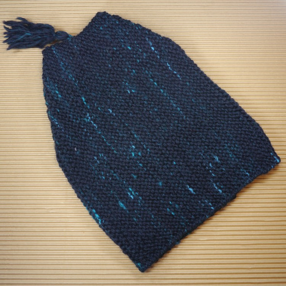 手紡ぎ糸の帽子/藍染め風に仕上げたくて、染色コリデールの濃紺をベースに、トルコブルーを散らしてツイード風に 3枚目の画像