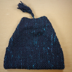 手紡ぎ糸の帽子/藍染め風に仕上げたくて、染色コリデールの濃紺をベースに、トルコブルーを散らしてツイード風に 4枚目の画像