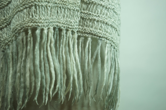 手紡ぎ糸でドライブ編みマフラー 2枚目の画像