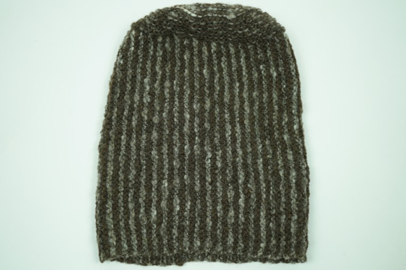 手紡ぎ糸の帽子（メリノのナチュラルカラーでストライプに） 2枚目の画像