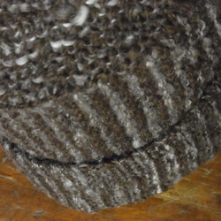 手紡ぎ糸の帽子（メリノのナチュラルカラーでストライプに） 5枚目の画像
