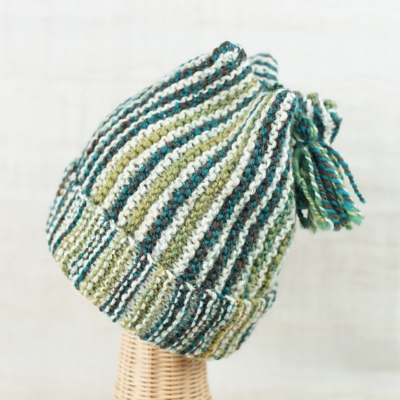 手紡ぎ糸の帽子/白とグリーン系のストライプで、より立体的に・・・ 1枚目の画像