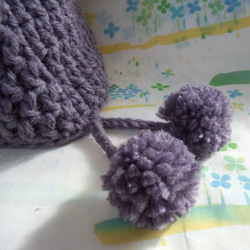☆手縫い屋の編み編み帽子☆大小3つのボンボン付き☆54㎝☆薄パープル色☆やわらかめ 2枚目の画像