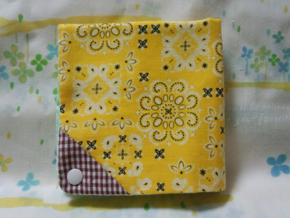 ◆手縫い☆2WAY☆Wガーゼスタイ/ハンカチ22×22㎝☆黄色バンダナ柄×黄緑色チェック☆プラスナップ 2枚目の画像
