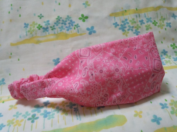 ◆手縫い☆Wガーゼヘアバンド48㎝☆素敵バンダナ柄☆鮮やかピンク☆おしゃれ☆夏髪☆浴衣 2枚目の画像