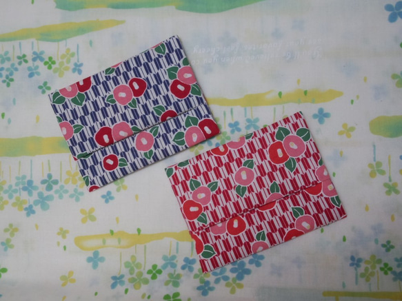 ☆手縫い☆ポケットティッシュケース2個セット☆矢絣椿柄☆紺色/紅色選べる色☆9×12㎝☆☆ギフト 1枚目の画像