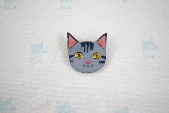 笑顔猫 - 灰色の猫のピン 1枚目の画像