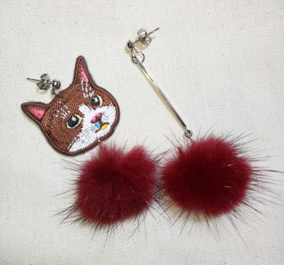 猫の毛玉ピアス（針/クリップオン） 1枚目の画像
