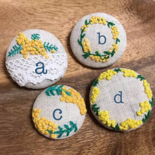 春◌ ͙❁˚hand made❁ミモザの刺繍くるみボタン b 45mm