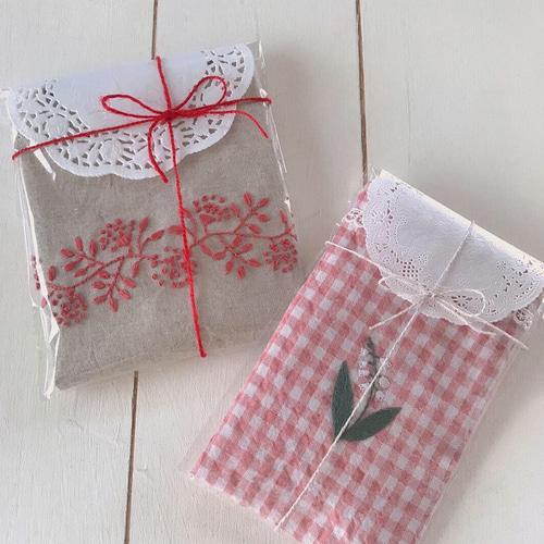 handmade刺繍巾着 ストライプ×タンポポ（癒される音楽とゆっくりと  