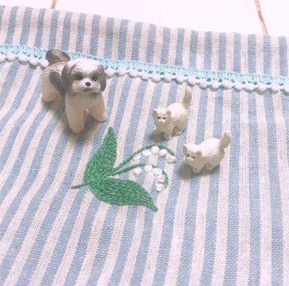 受注オーダー⚘handmade刺繍巾着⚘ハーフリネン水色ストライプにすずらん ex.樋口愉美子 5枚目の画像