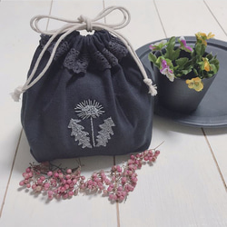 受注製作⚘handmade⚘刺繍巾 チャコールグレーにタンポポ⚘ex.樋口愉美子 ミナペルホネン 1枚目の画像