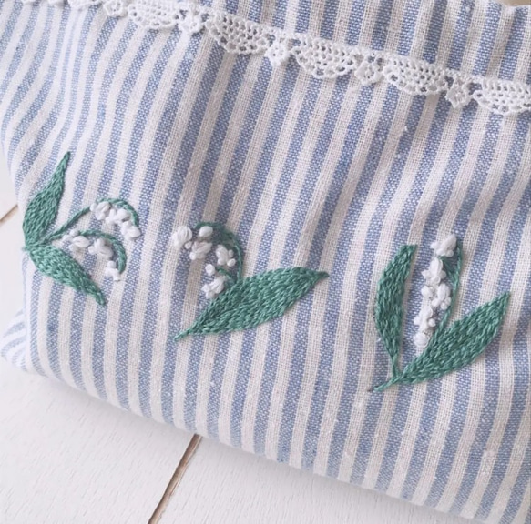 handmadeハーフリネン刺繍巾着⚘ストライプにスズランみっつ⚘⚘⚘すずらん 2枚目の画像
