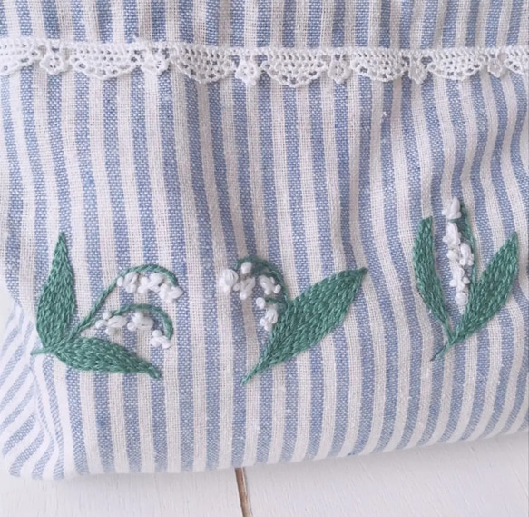 handmadeハーフリネン刺繍巾着⚘ストライプにスズランみっつ⚘⚘⚘すずらん 6枚目の画像