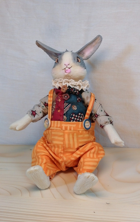 調皮馬戲團兔兔手感娃娃。送禮。悠閒生活。精緻收藏。 第3張的照片
