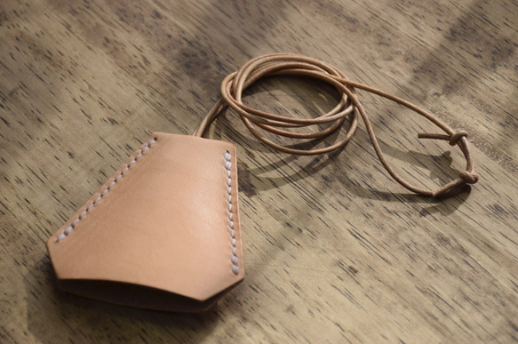 栃木レザーのキーカバー/ナチュラル/クロシェット 1枚目の画像