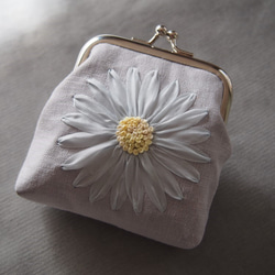 がま口　りぼん刺しゅう　水色フラワー　花　コインケース　MOKUBA リボン刺繍　ハンドメイド　財布　COSMO 1枚目の画像