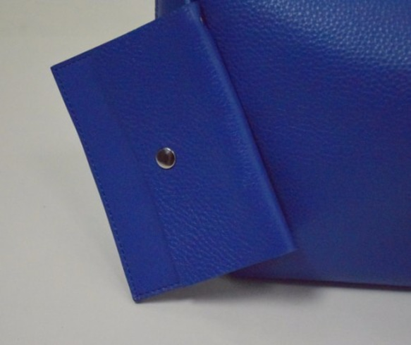 NO.137010 横型(小)  上質レザートートバッグ（ポーチ付）ロイヤルブルー 4枚目の画像