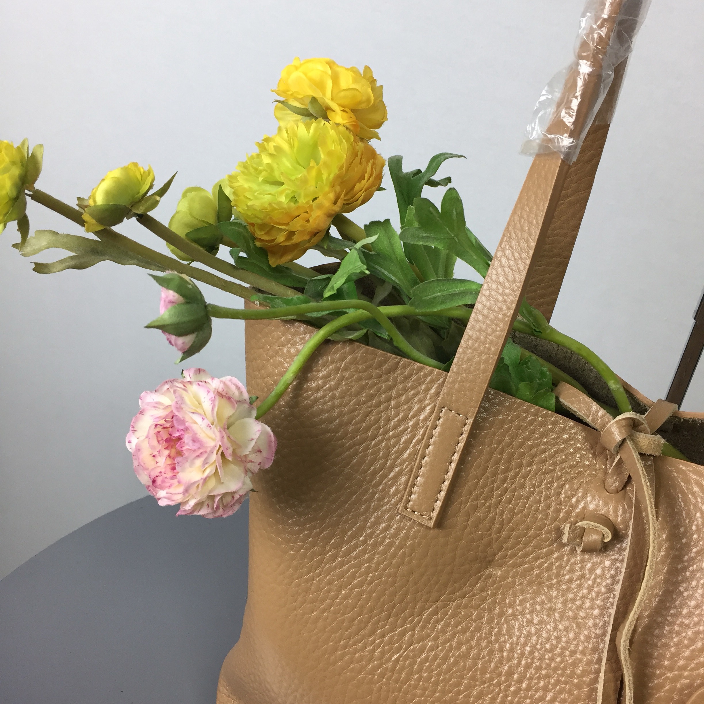 No.137015横型(中)ベージュ最高級上質レザートートバッグ