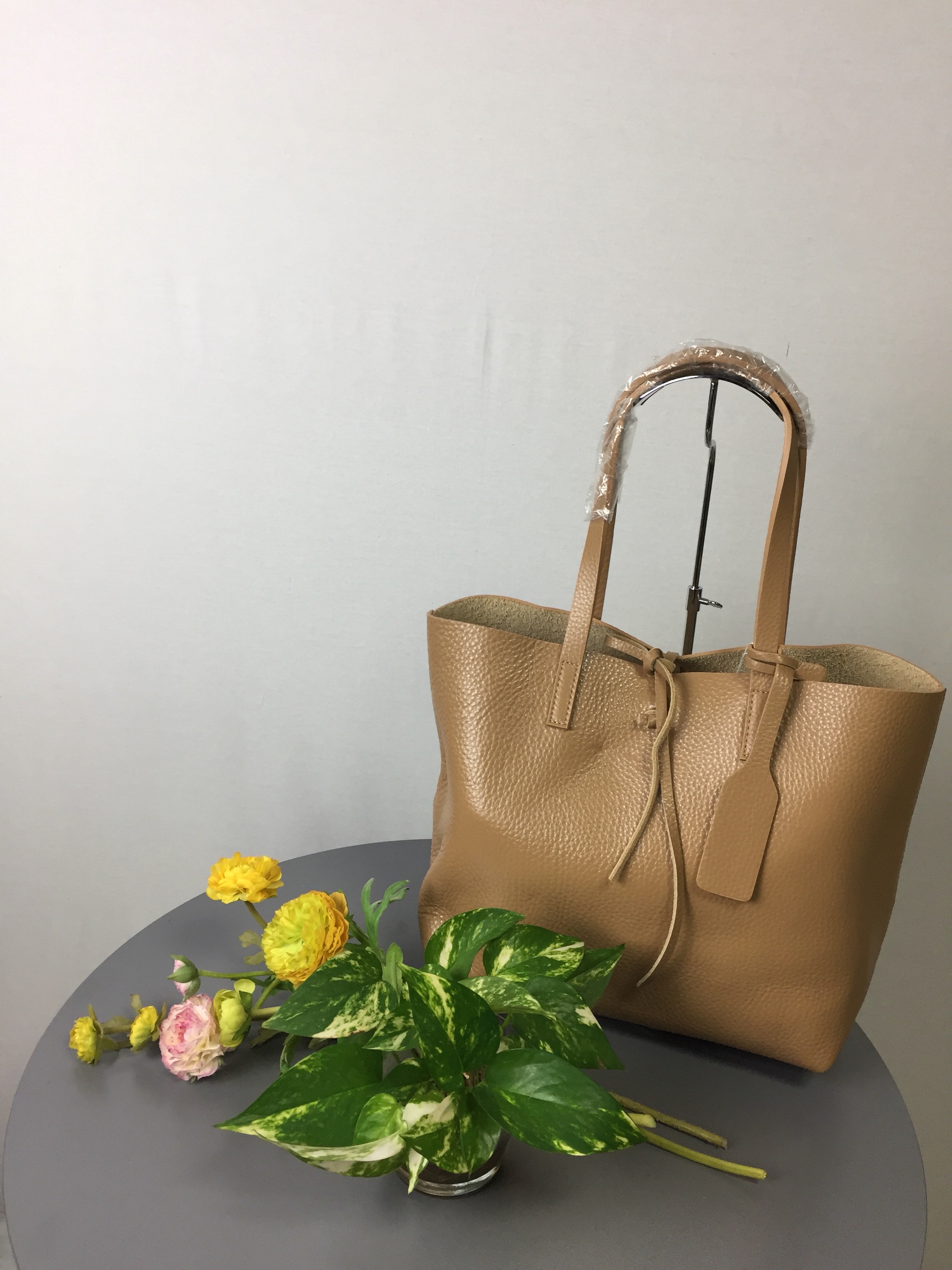 No.137015横型(中)ベージュ最高級上質レザートートバッグ