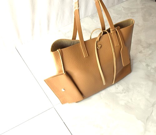 No.137015横型(中)ベージュ最高級上質レザートートバッグ