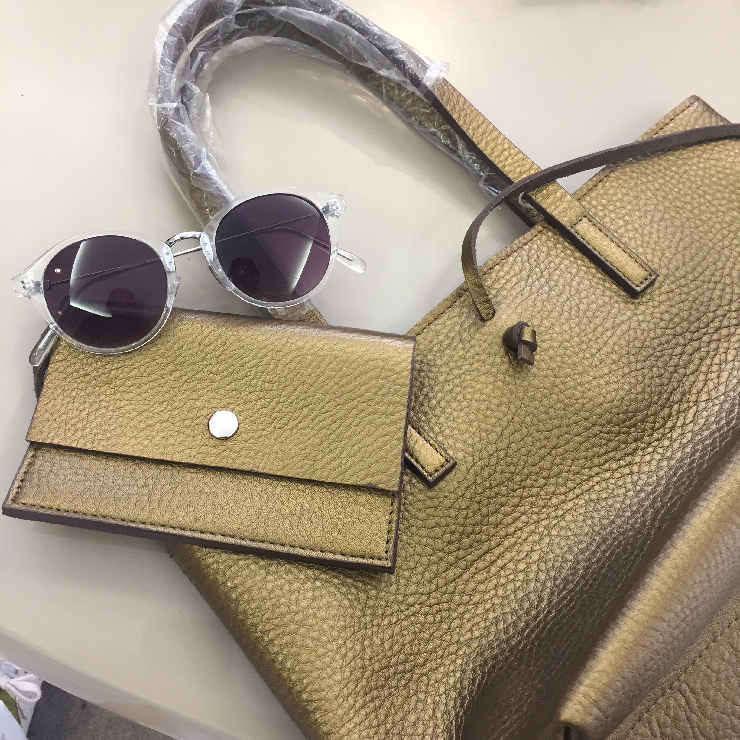 NO.137015横型(中)最上級上質レザートートバッグ（ポーチ付）ブロンズ　オプション裏地綿+底板+底鋲