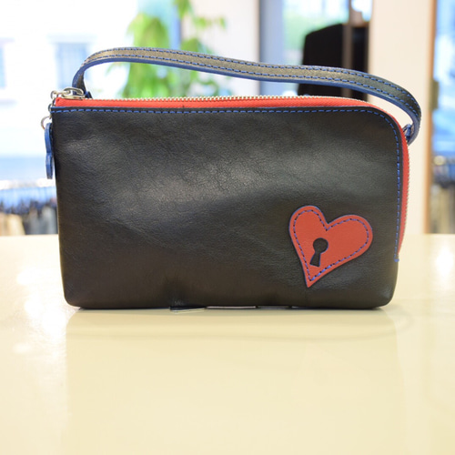 母の日プレゼントに最適/スマホや鍵も入る牛革長財布/お財布ショルダー