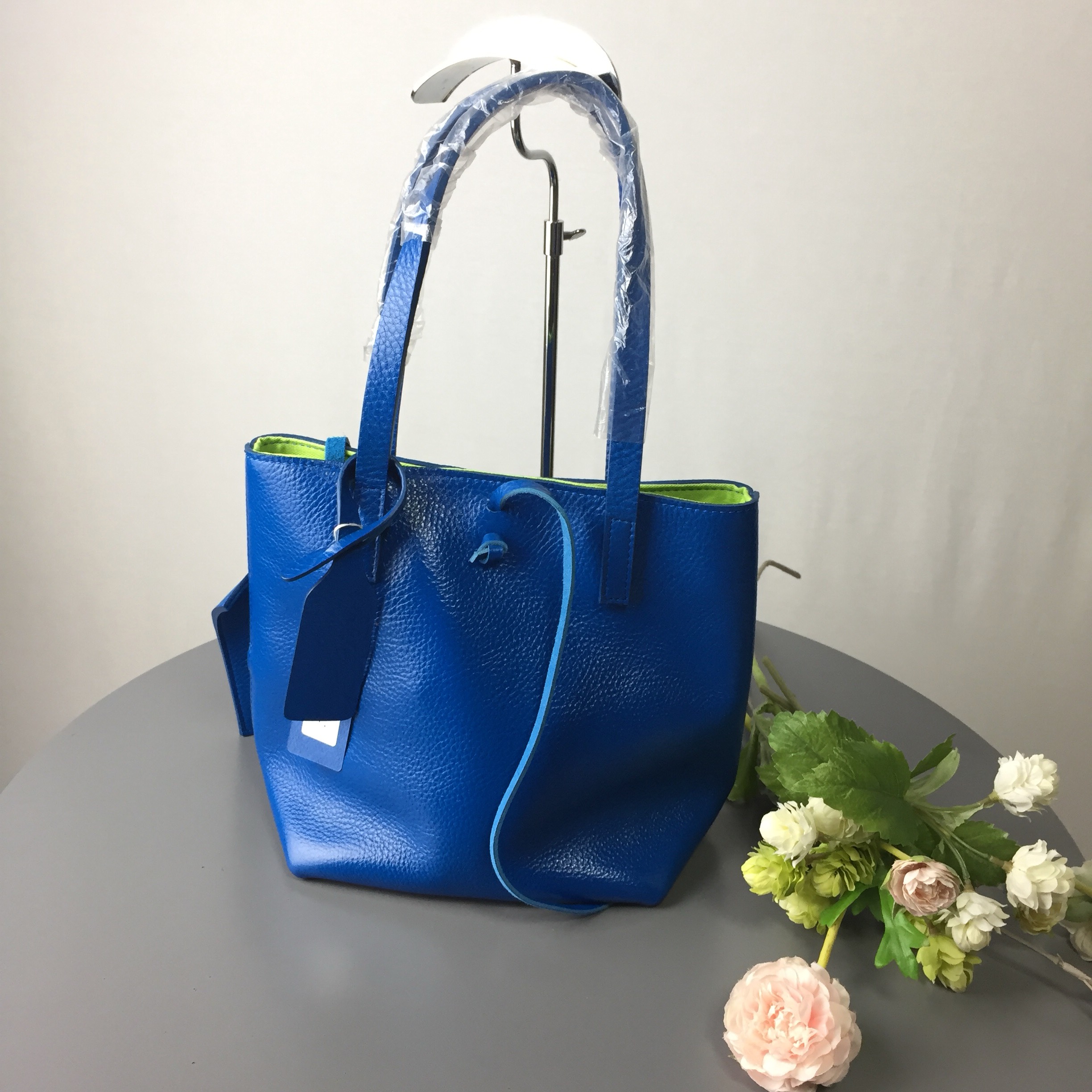 NO.127005縦型(小)母の日プレゼントに最高級イタリアンカーフトートバッグ ブルー 綿裏地、底板底鋲つき