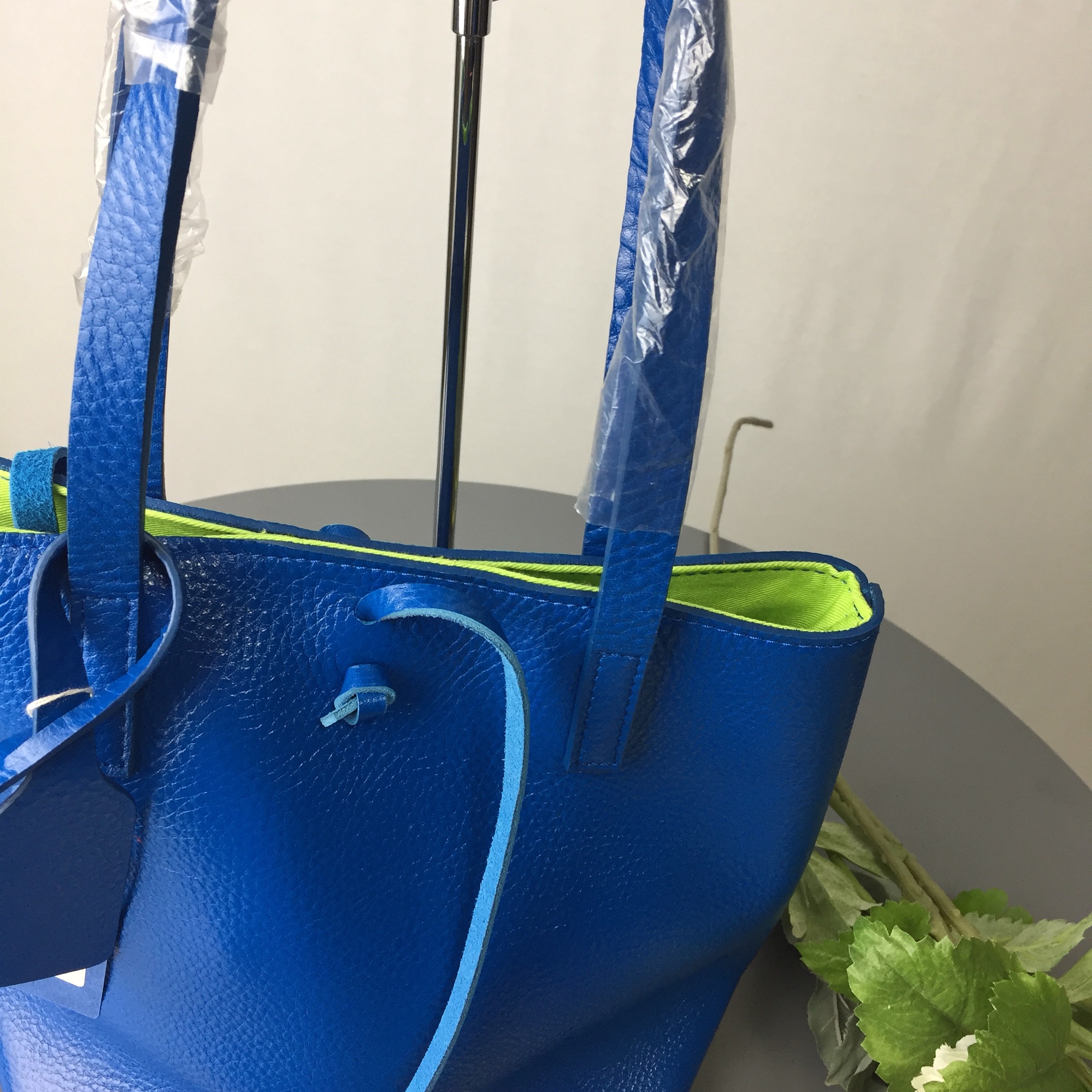 NO.127005縦型(小)母の日プレゼントに最高級イタリアンカーフトートバッグ ブルー 綿裏地、底板底鋲つき