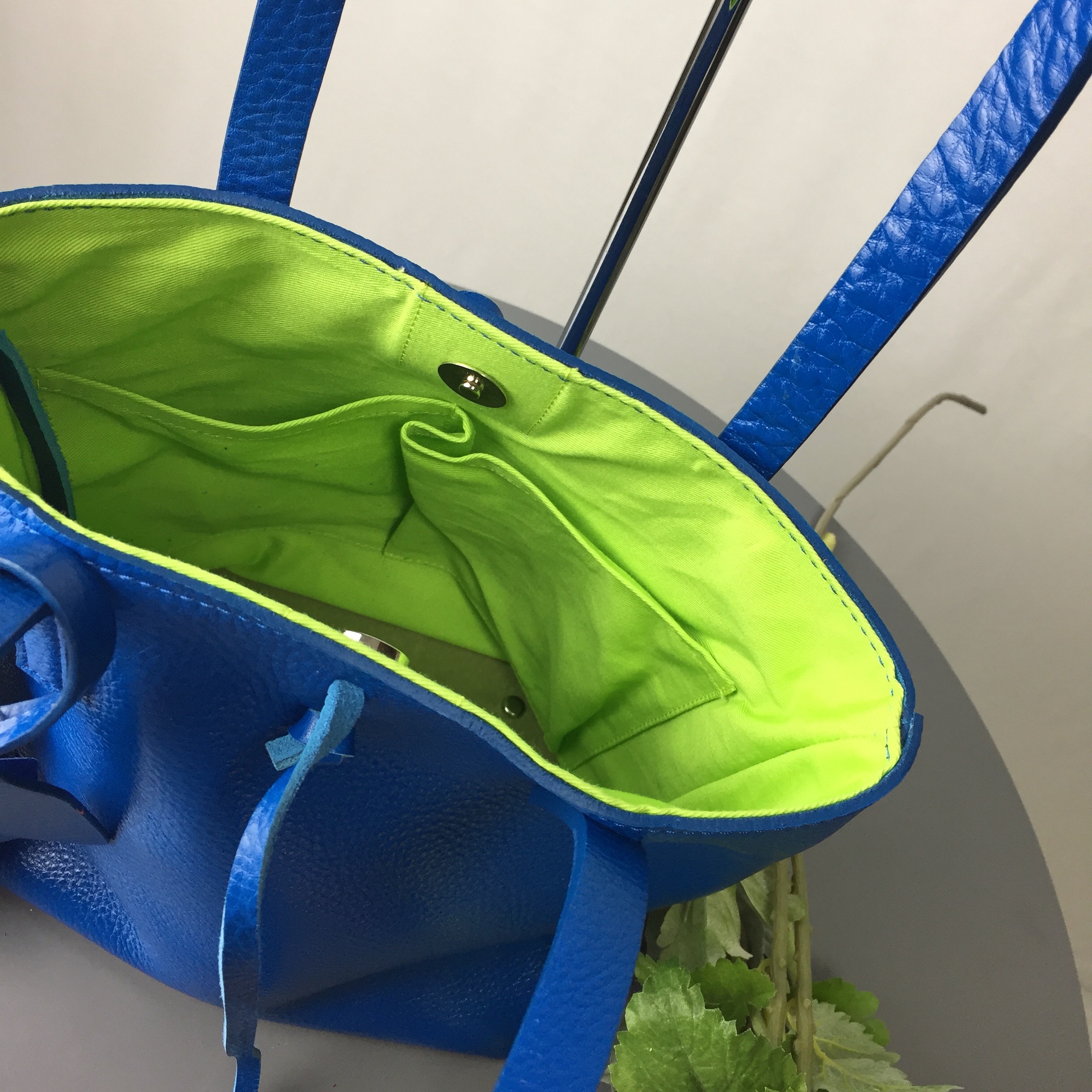 NO.127005縦型(小)母の日プレゼントに最高級イタリアンカーフトートバッグ ブルー 綿裏地、底板底鋲つき