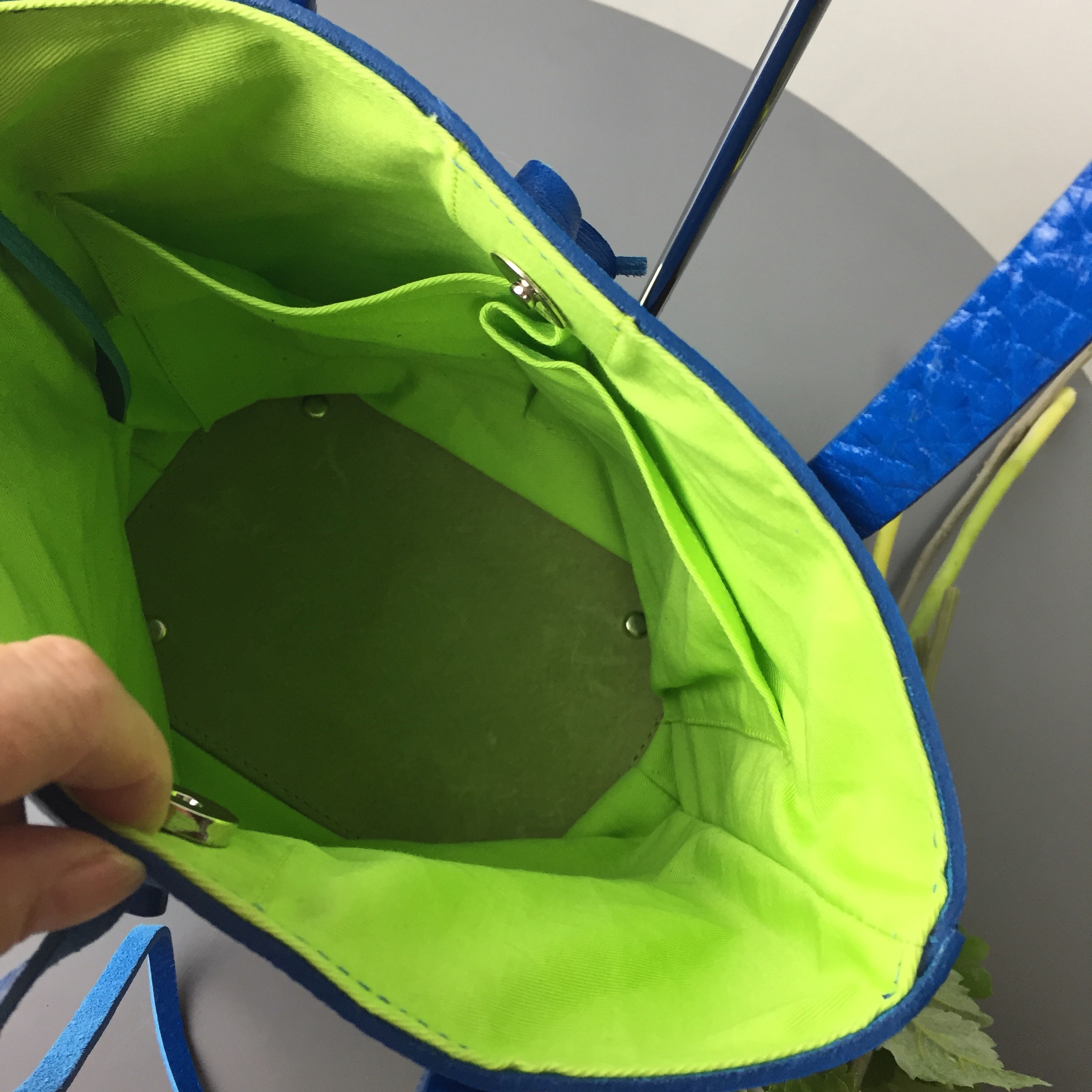 NO.127005縦型(小)母の日プレゼントに最高級イタリアンカーフトートバッグ ブルー 綿裏地、底板底鋲つき