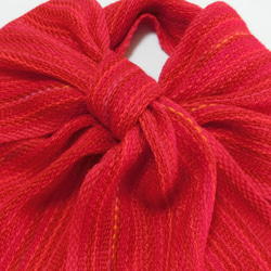 赤いスイートピー色の手織りマフラー 　長さ200cm 2枚目の画像