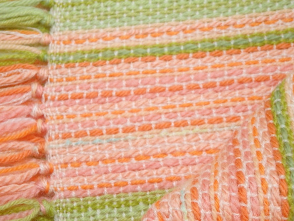 梅の花色の手織りマフラー　長さ194cm 6枚目の画像