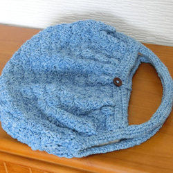 小ぶりな藍染め手編みグラニーバッグ 　 4枚目の画像