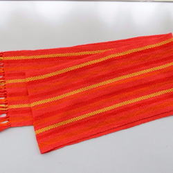 ガーベラ色の手織りコットンストール 3枚目の画像