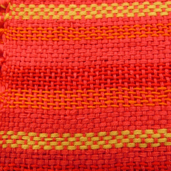 ガーベラ色の手織りコットンストール 4枚目の画像