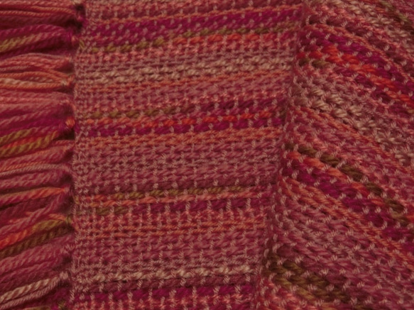 百日紅の花色手織りウールマフラー　202cm 4枚目の画像