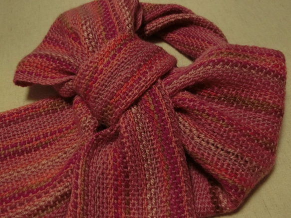 百日紅の花色手織りウールマフラー　202cm 2枚目の画像