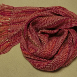百日紅の花色手織りウールマフラー　202cm 5枚目の画像