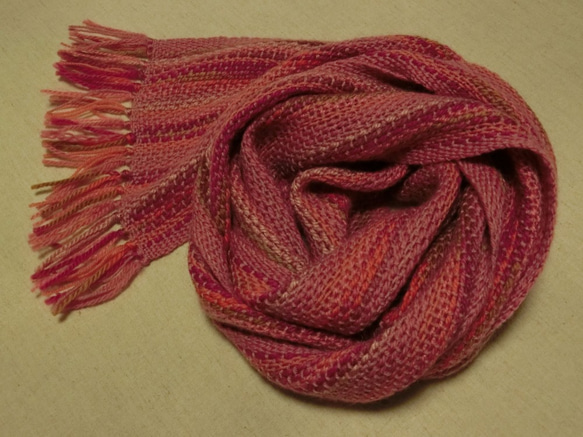 百日紅の花色手織りウールマフラー　202cm 5枚目の画像