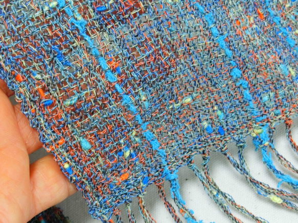 海色の手織りストール 細巾ブルーライン 3枚目の画像