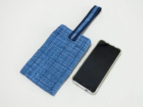 藍染手織り布スマホポーチ 2枚目の画像